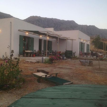 Rocky Mountain Way Villa Sellia  Exterior photo